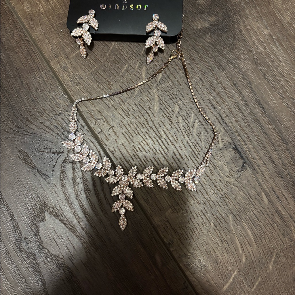 Windsor Pink And Gold Necklace Set 20$